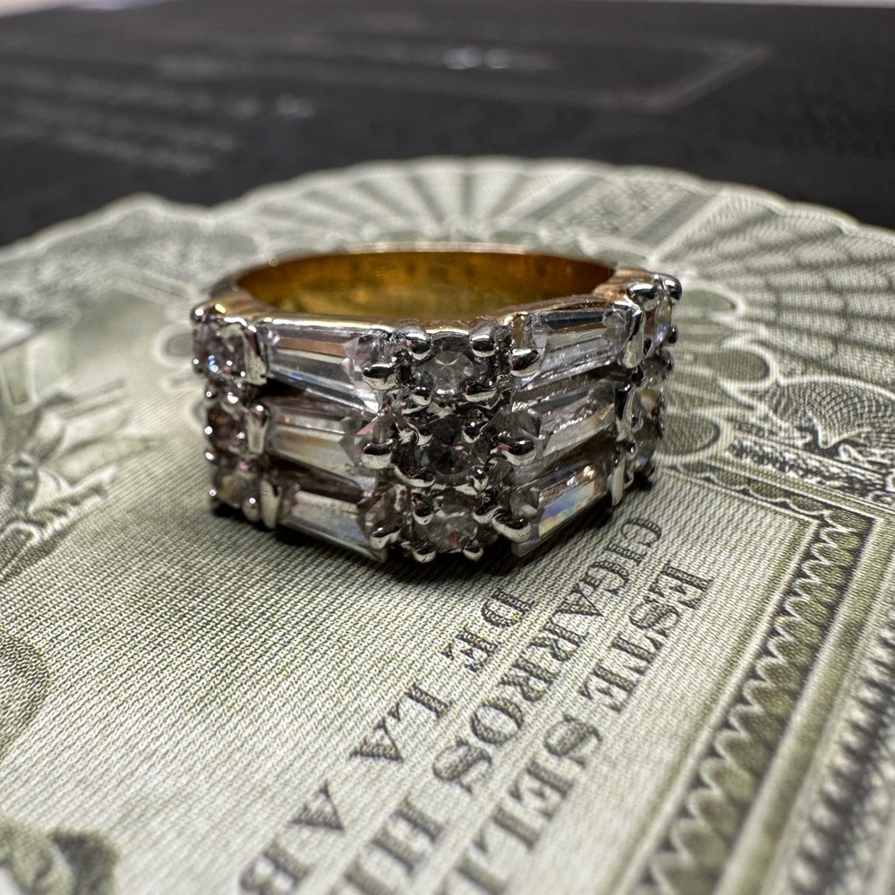 Shimmering Gold Plated Women's Ring With 15 Beautiful CZs‎ Size 6 Stamped “LR”